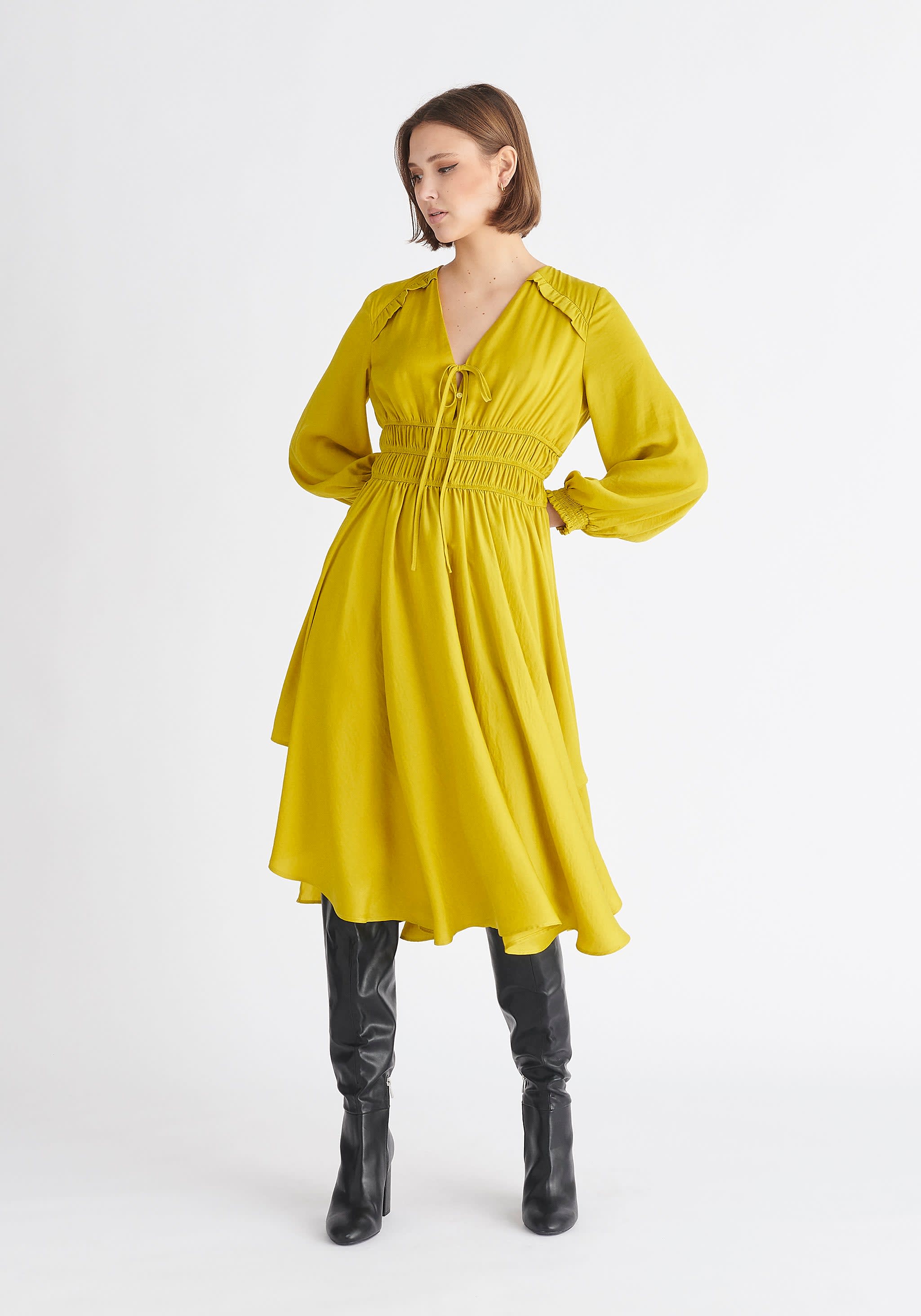 mustard ruched dress Vestido Midi Fruncido Claire - Mostaza