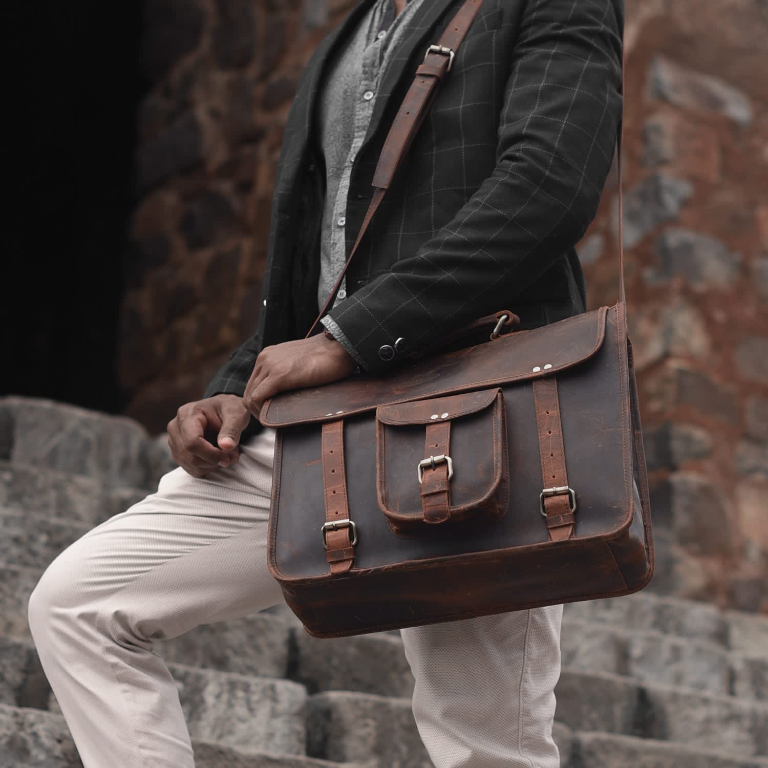 Loculus Messenger Bag | Dötch Leather | Wolf & Badger