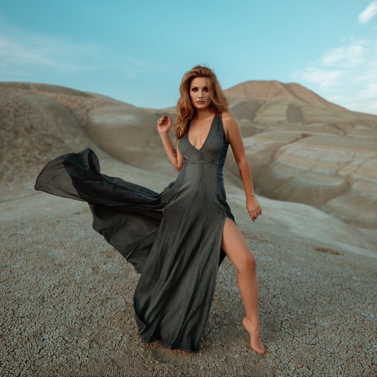 brunch maxi dress In The City *New color available* Small / Red Size:8 | US and side slit combine Waterfall Hem Shona Joy Bridesmaids Dresses!