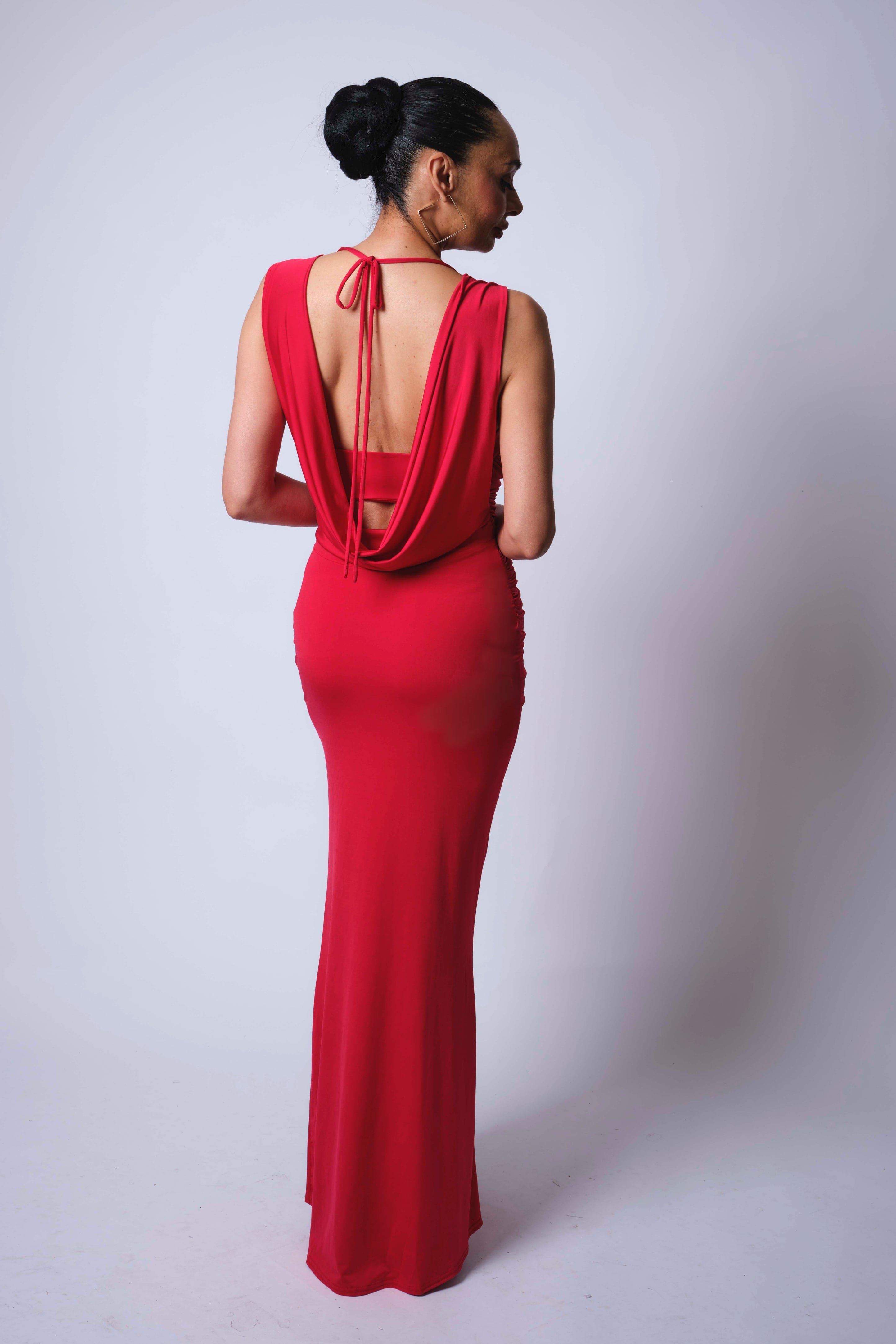 Amari - Backless & Bra Friendly Maxi Dress - Red | Monice London