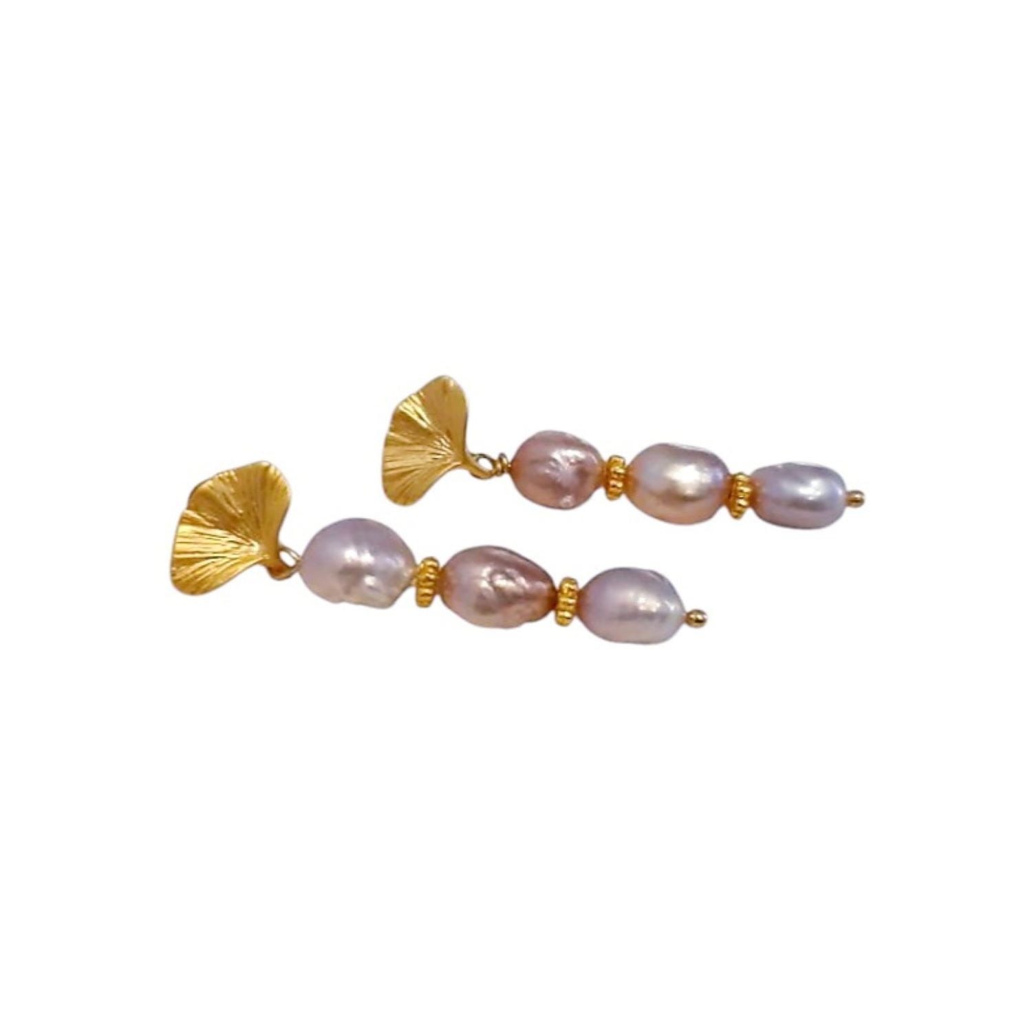 Way To Chic Women's Rose Pearl Earrings On Gold Plated Leaf Studs In Gold