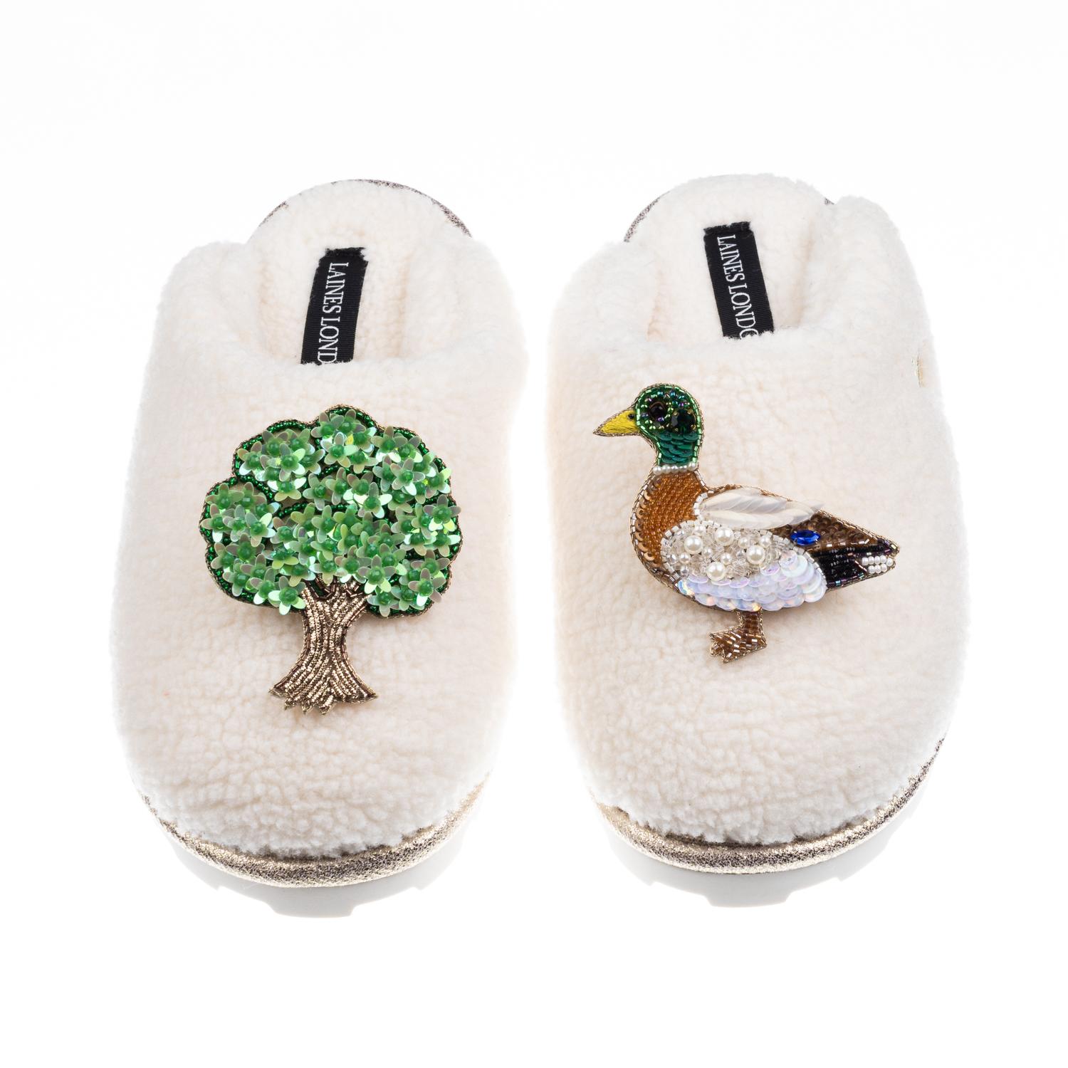 Laines London Women's Neutrals / White Teddy Closed Toe Slippers With Duck & Oak Tree Brooches - Cream In White