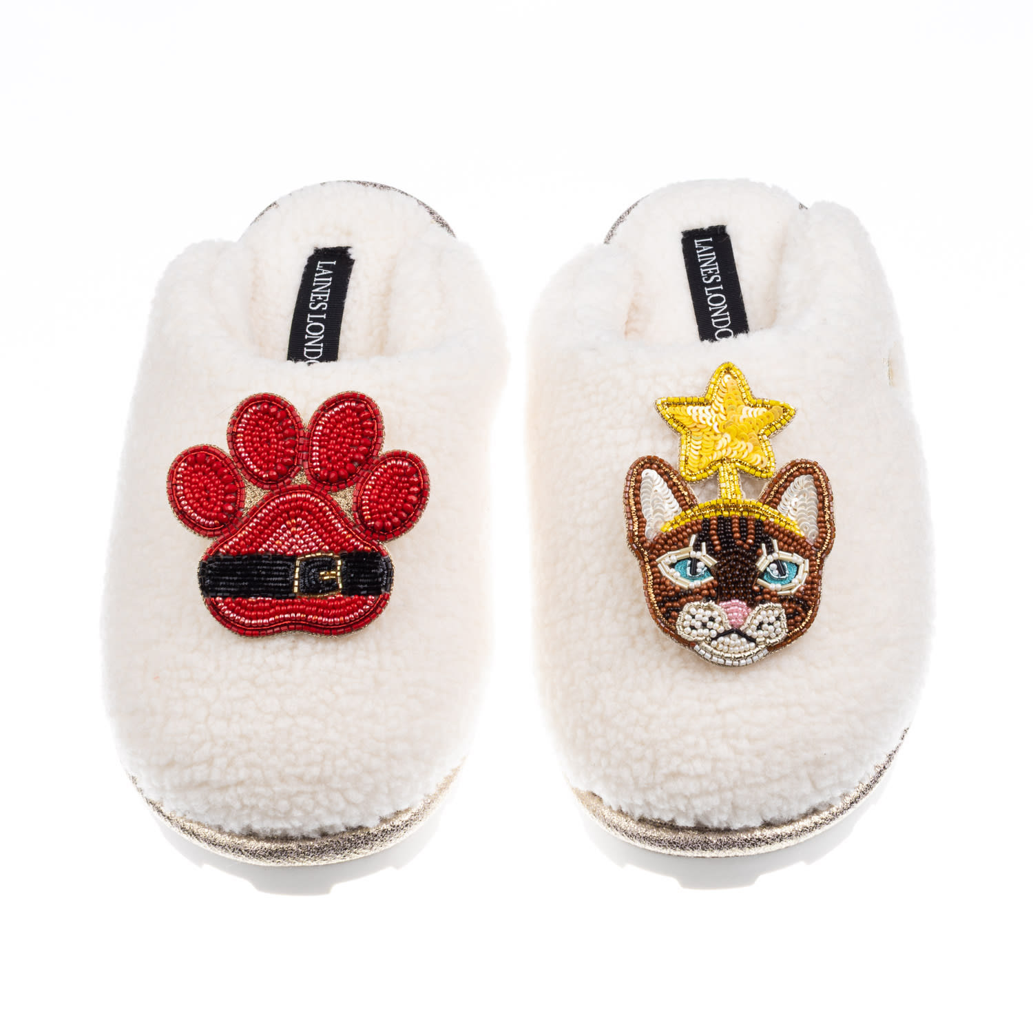 Laines London Women's Neutrals / White Teddy Closed Toe Slippers With Christmas Brown/orange Tabby Cat & Paw Brooc In White