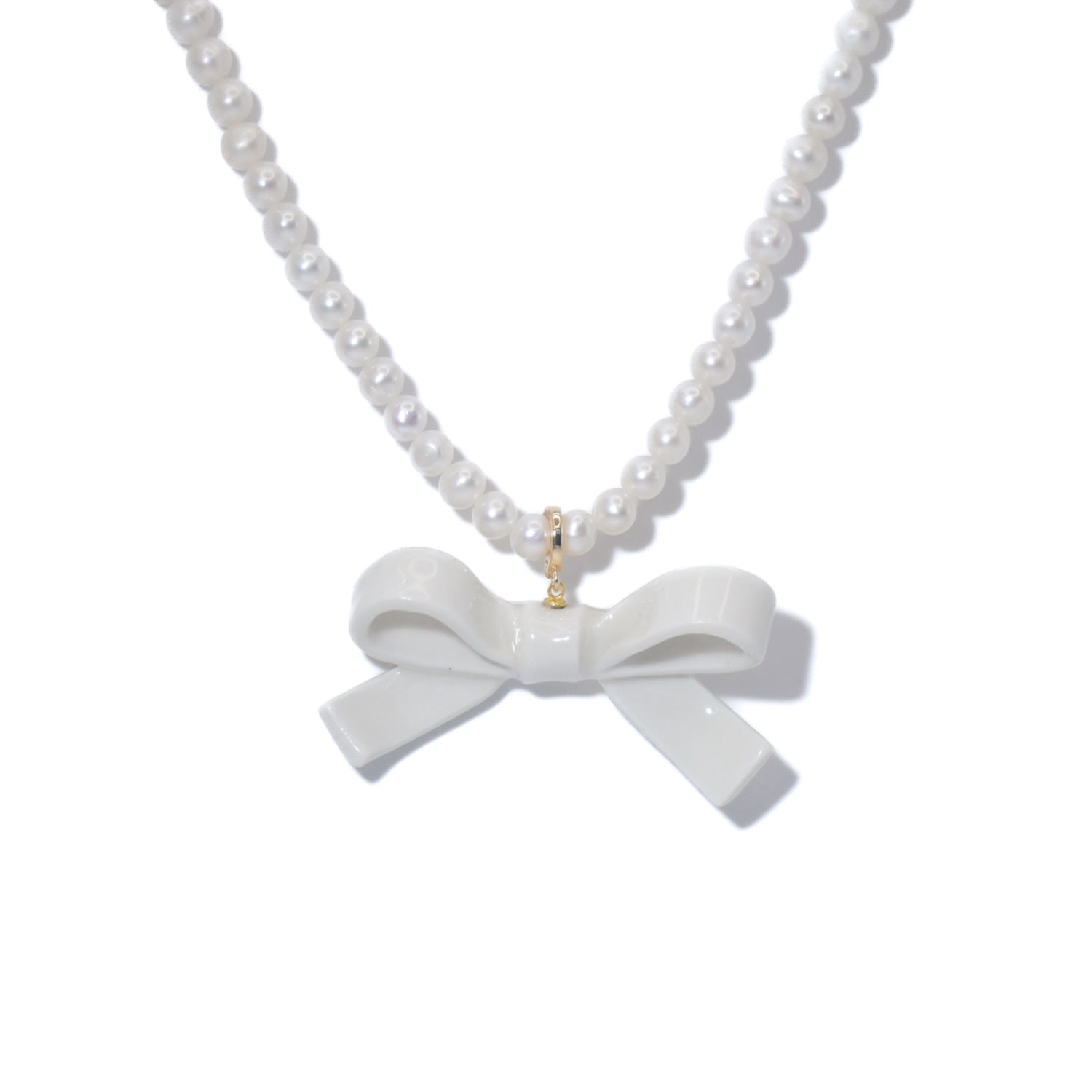 H2 Studio Women's White / Gold Bowtie Maniac Medium Ceramic Ribbon Bowtie Round Freshwater Pearl Necklace Whit