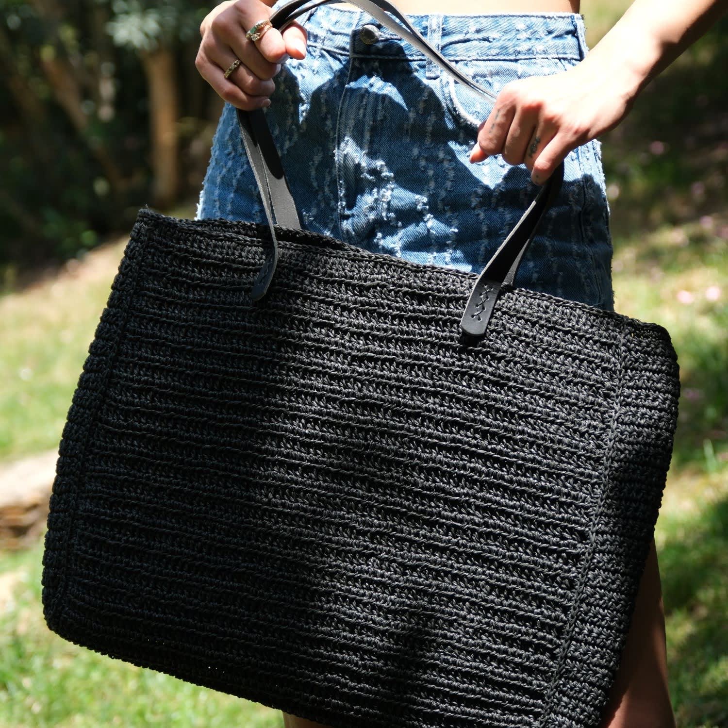 Black beach tote outlet