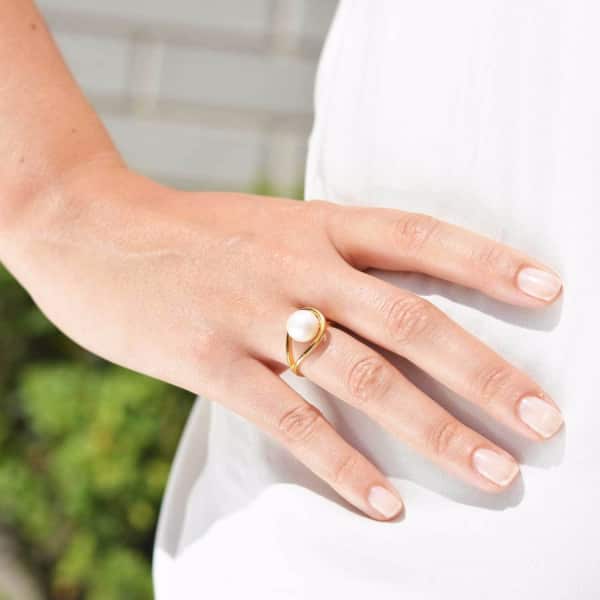 Neola Aurea Gold Ring With White Freshwater Pearl In Gold