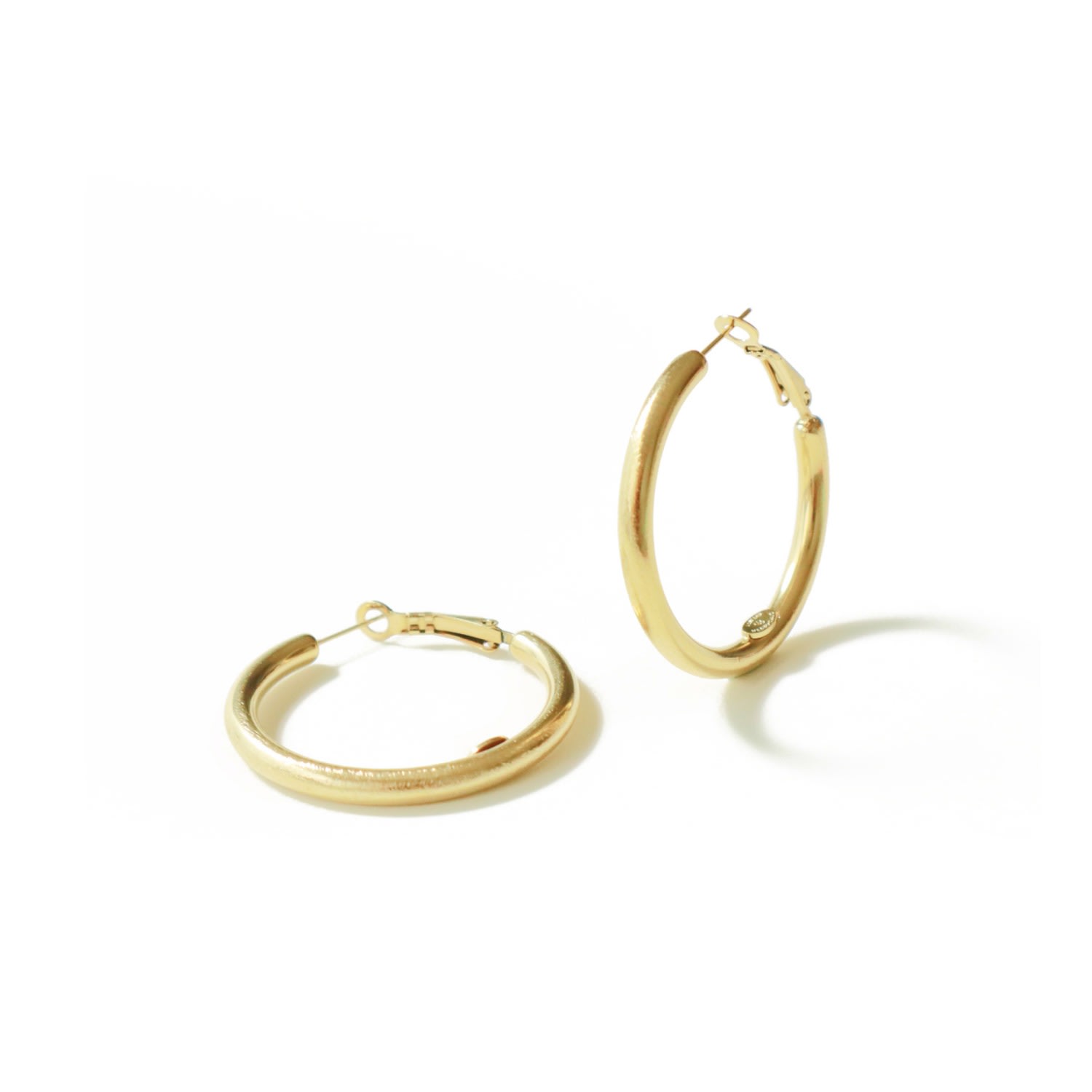Retro Chic Women's Gold Retro Hoop Earrings