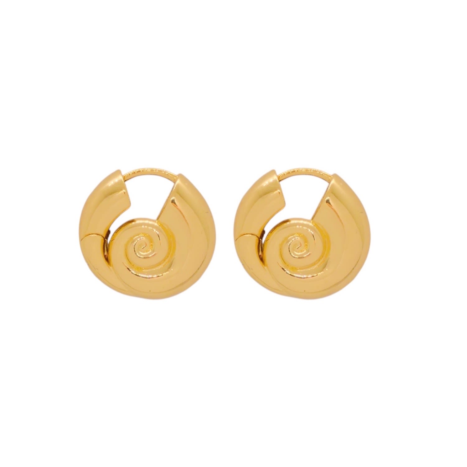 Valerie Chic Women's Seashell Hoop Earrings 18k Gold