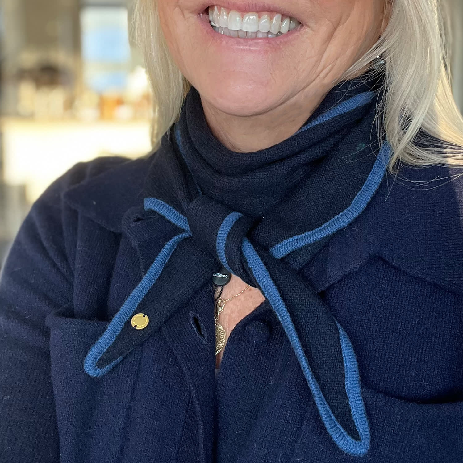 Ayla Small Neck Scarf In Soft Pure Cashmere Navy tirillm Wolf