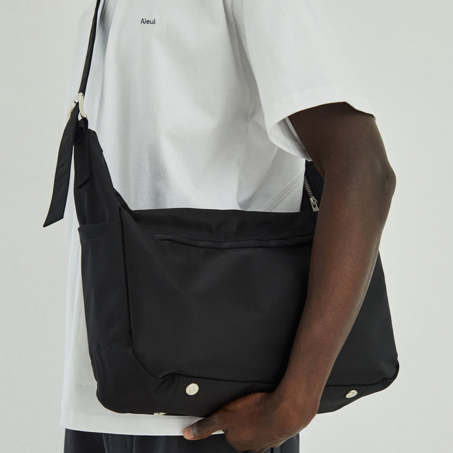 【HAH ARCHIVE】[WITH AIEUL] BELTED ARK MESSENGER BAG Aieul Edition | Three-Way Belted Ark Messenger Bag - Black