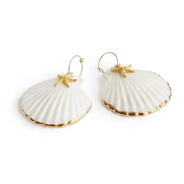 Poporcelain Golden Edge Clam Shell With Starfish Hoop Earrings In Hoop
