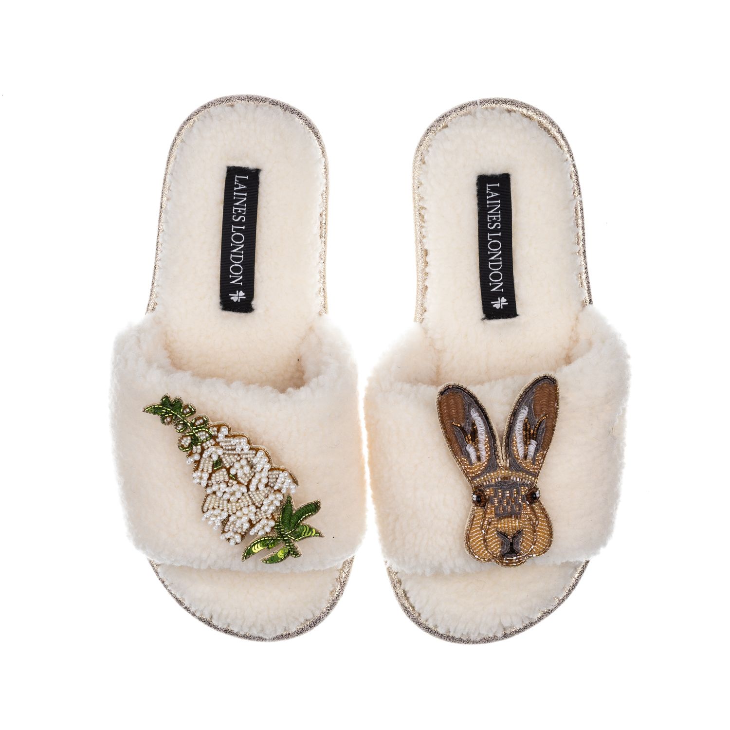 Laines London Women's Teddy Toweling Slipper Sliders With Hare & White Foxglove Flower Brooches - Cream In White