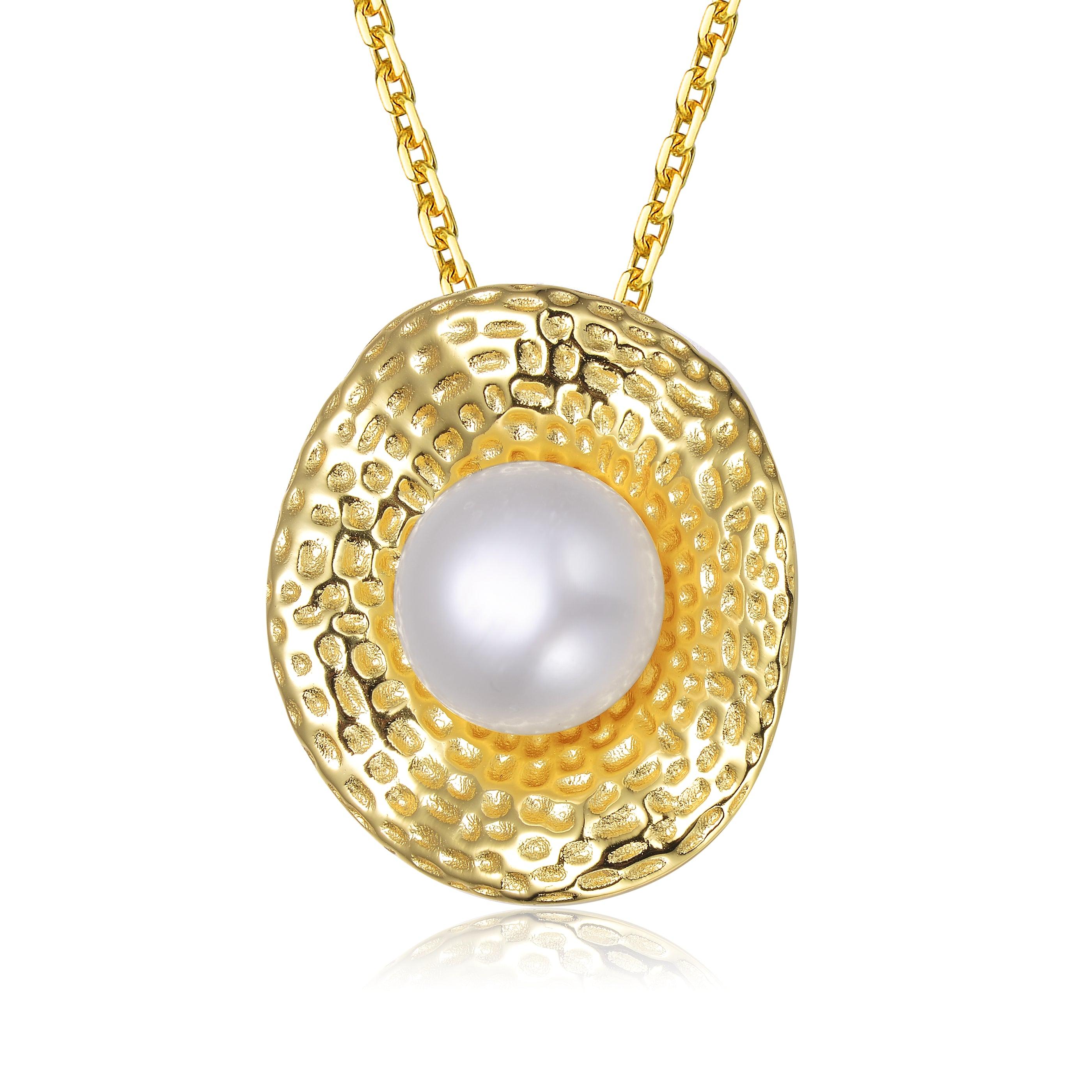 Genevive Jewelry Women's Sterling Silver Gold Plated With White Genuine Freshwater Pearl Hammered Pendant Necklace In Gold