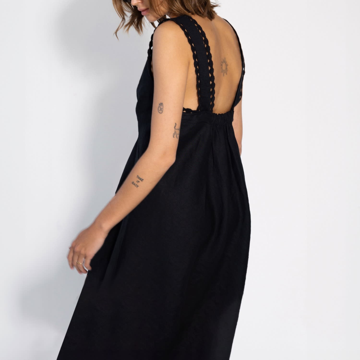 green emerald velvet dress Embroidered Linen Blend Belted Black Midi Dress main image 1