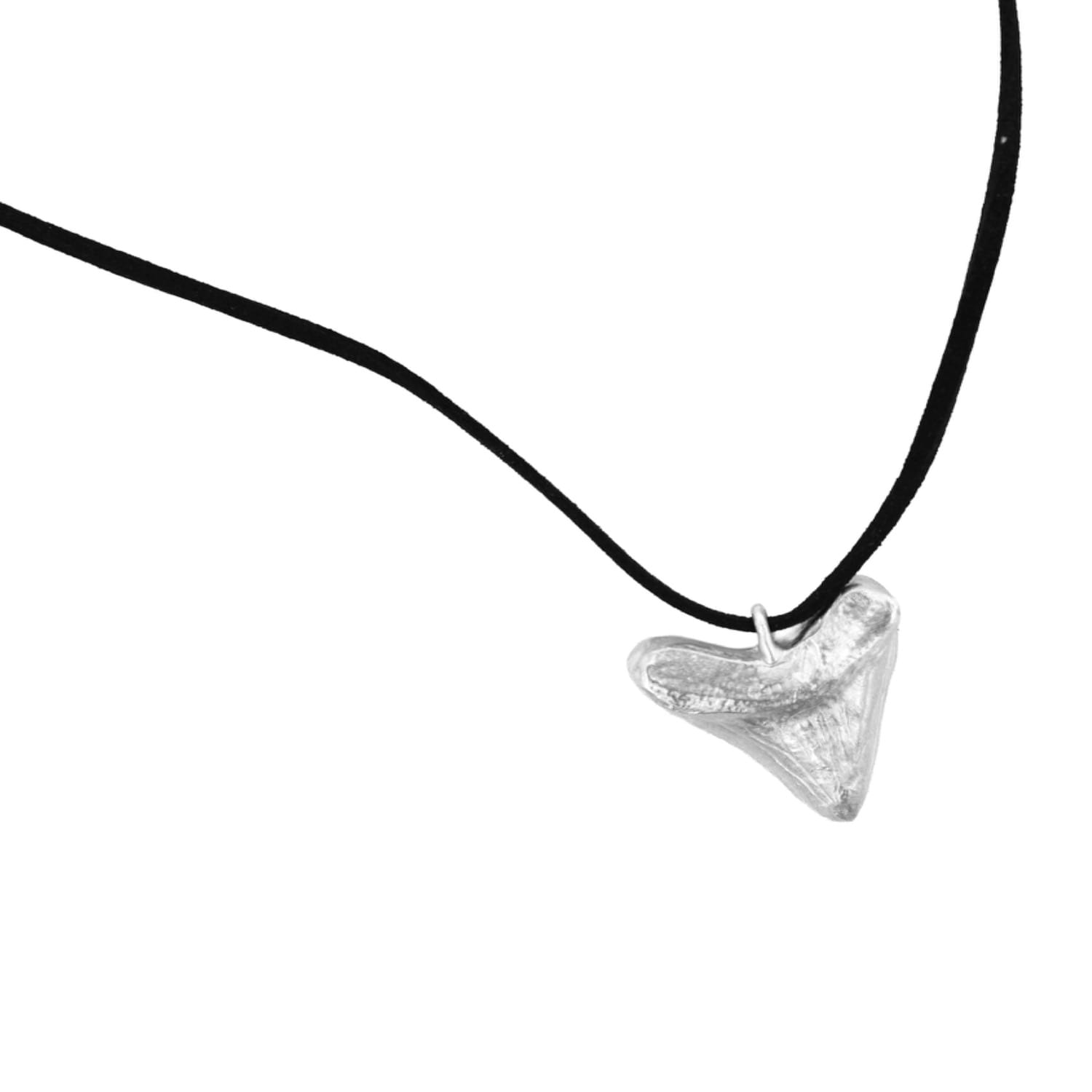 Kaho Design Women's Silver Darian Shark Tooth Pendant Necklace