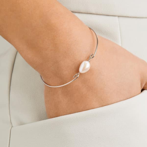 Lily & Roo Sterling Silver Large Single Pearl Bangle In Pearl