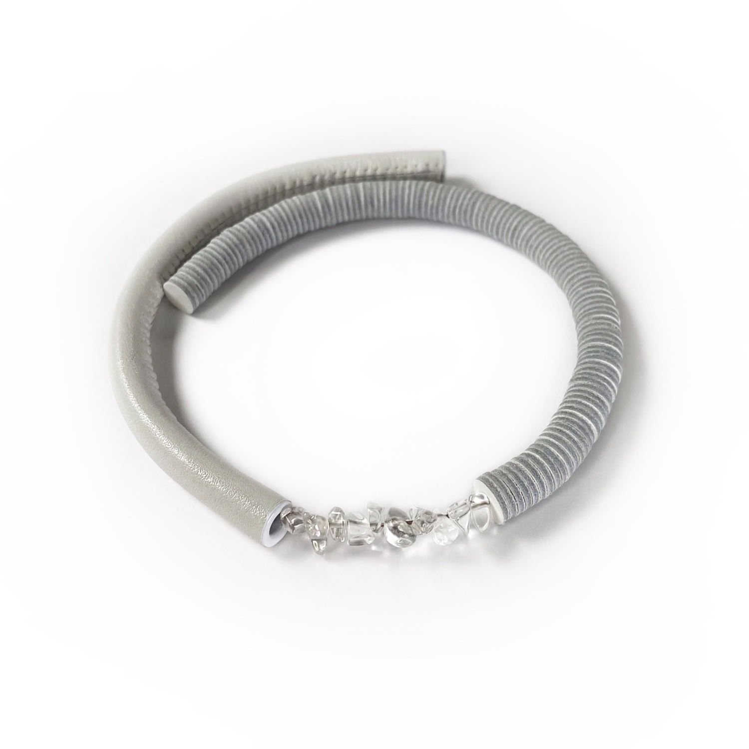 Waiwai Women's White Leather Choker With Clear Quartz Crystals In White