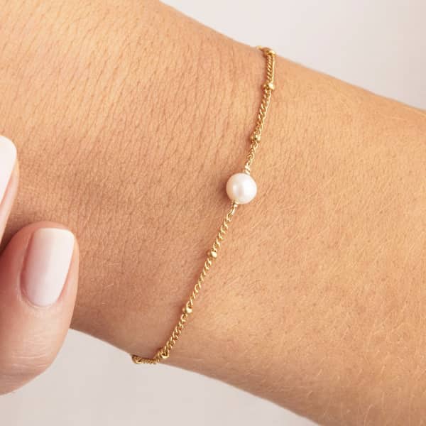 Lily & Roo Gold Single Pearl Bracelet On Satellite Chain In Pearl