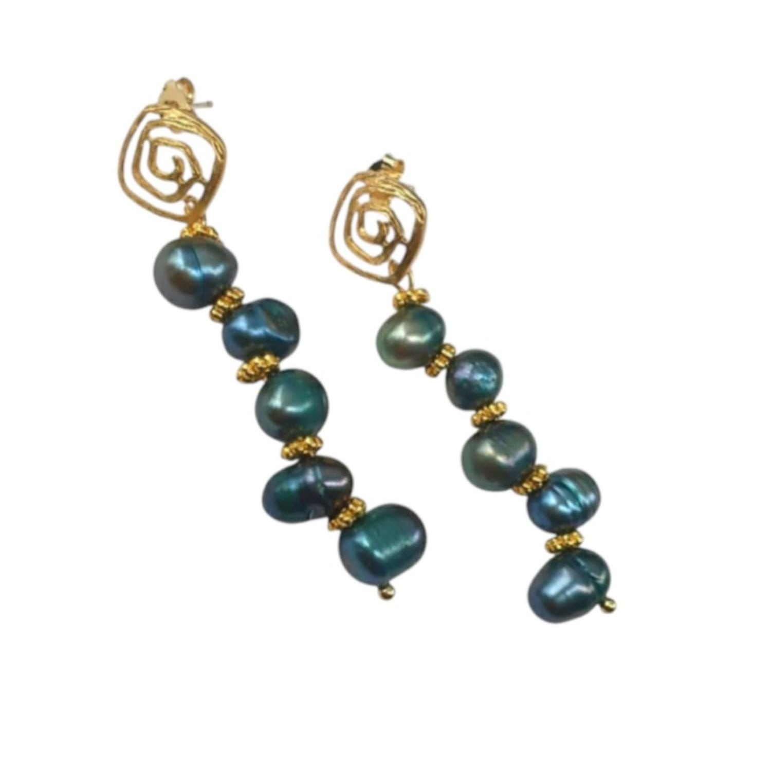 Way To Chic Women's Black / Blue / Gold Black Pearls On Gold Plated Studs
