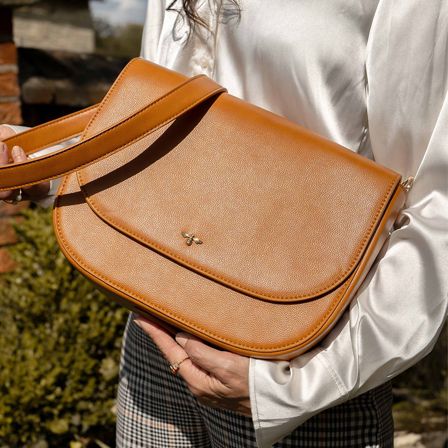 Joules saddle leather bag hotsell