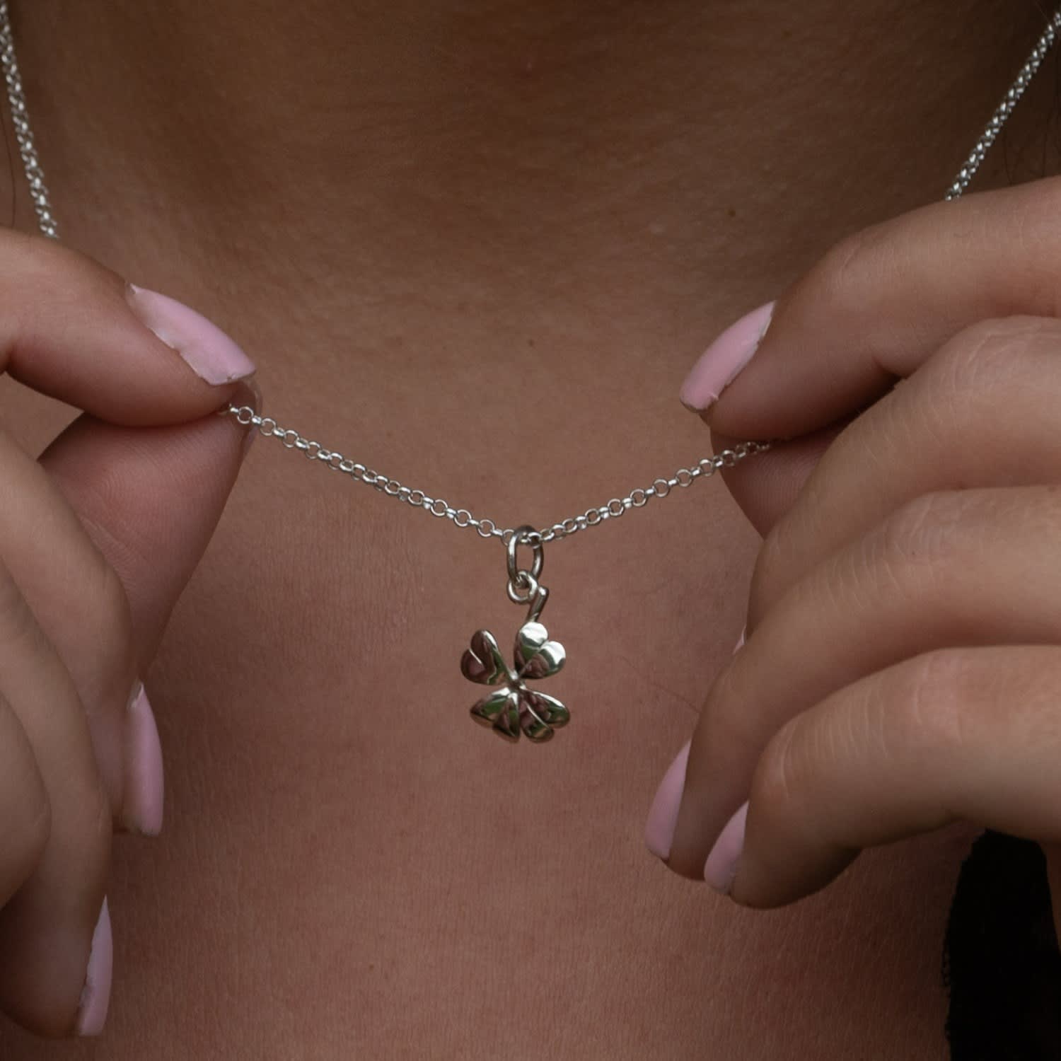 Sterling silver four leaf clover necklace deals