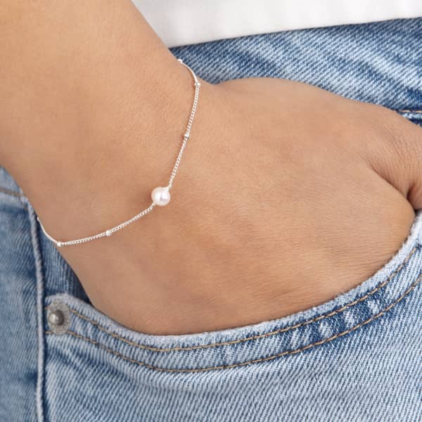 Lily & Roo Sterling Silver Single Pearl Bracelet On Satellite Chain In Pearl