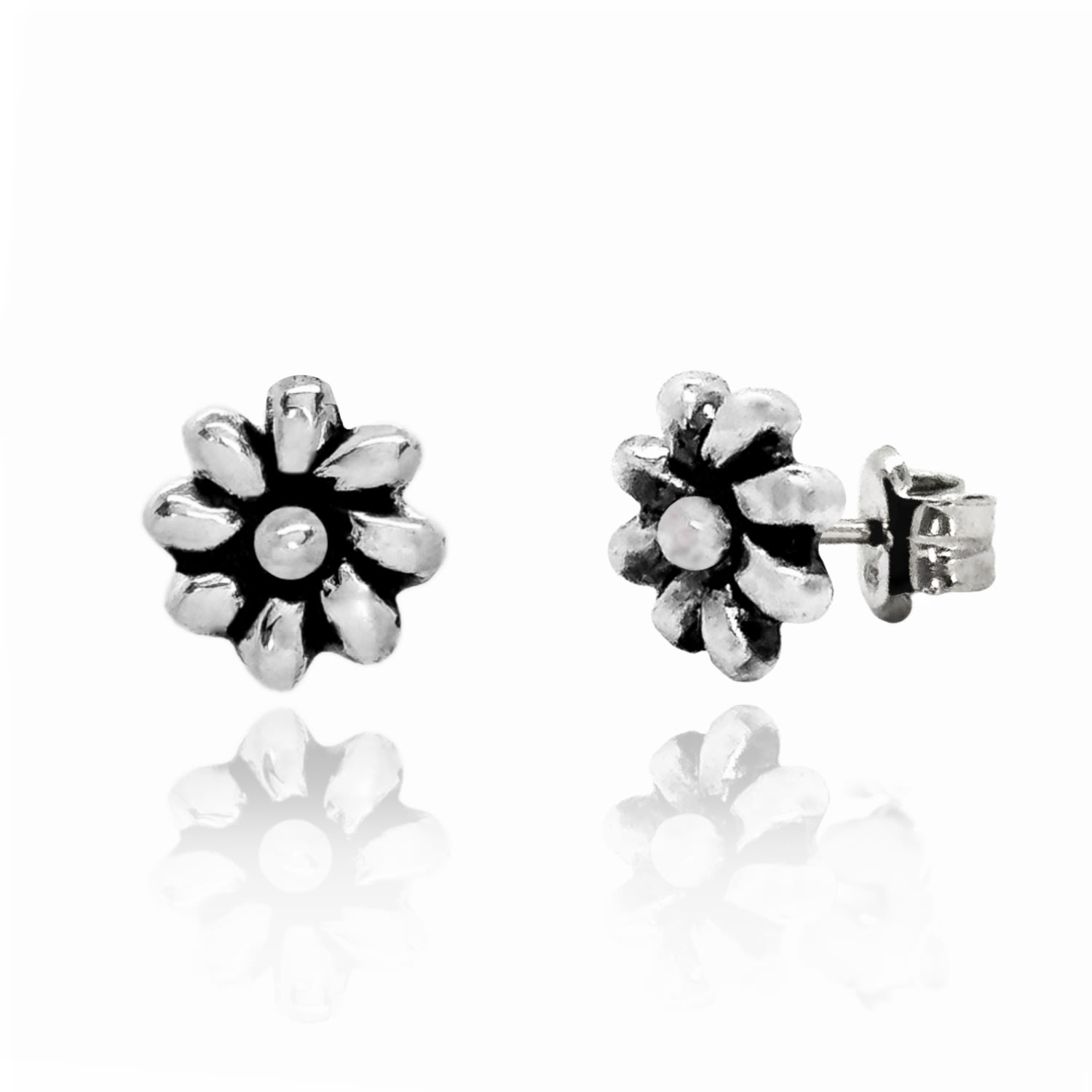 Unaloe Women's Elegant Flower-shaped Earrings In  Sterling Silver