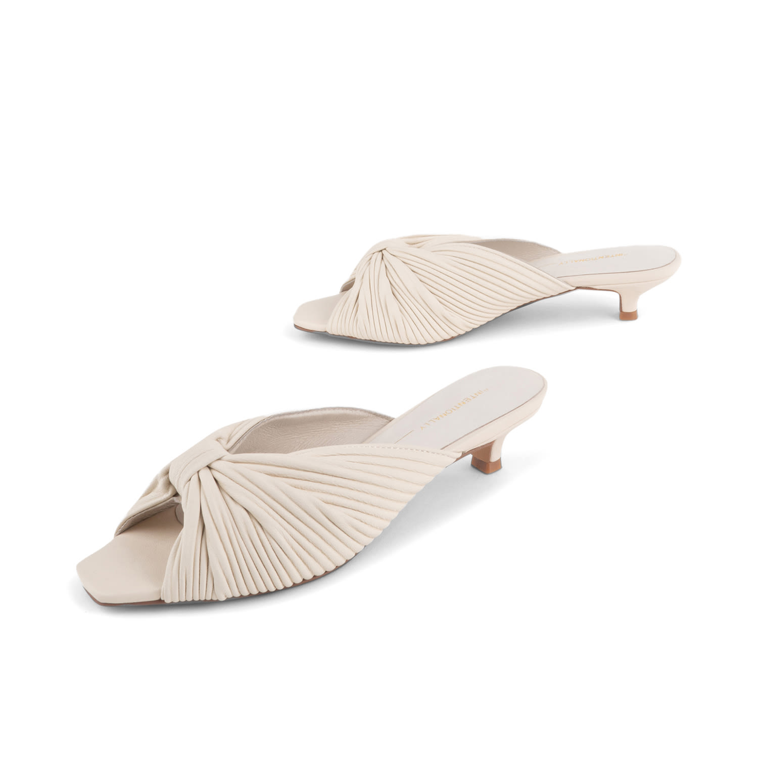 Intentionally Blank Curfew Sandals Cream In Black