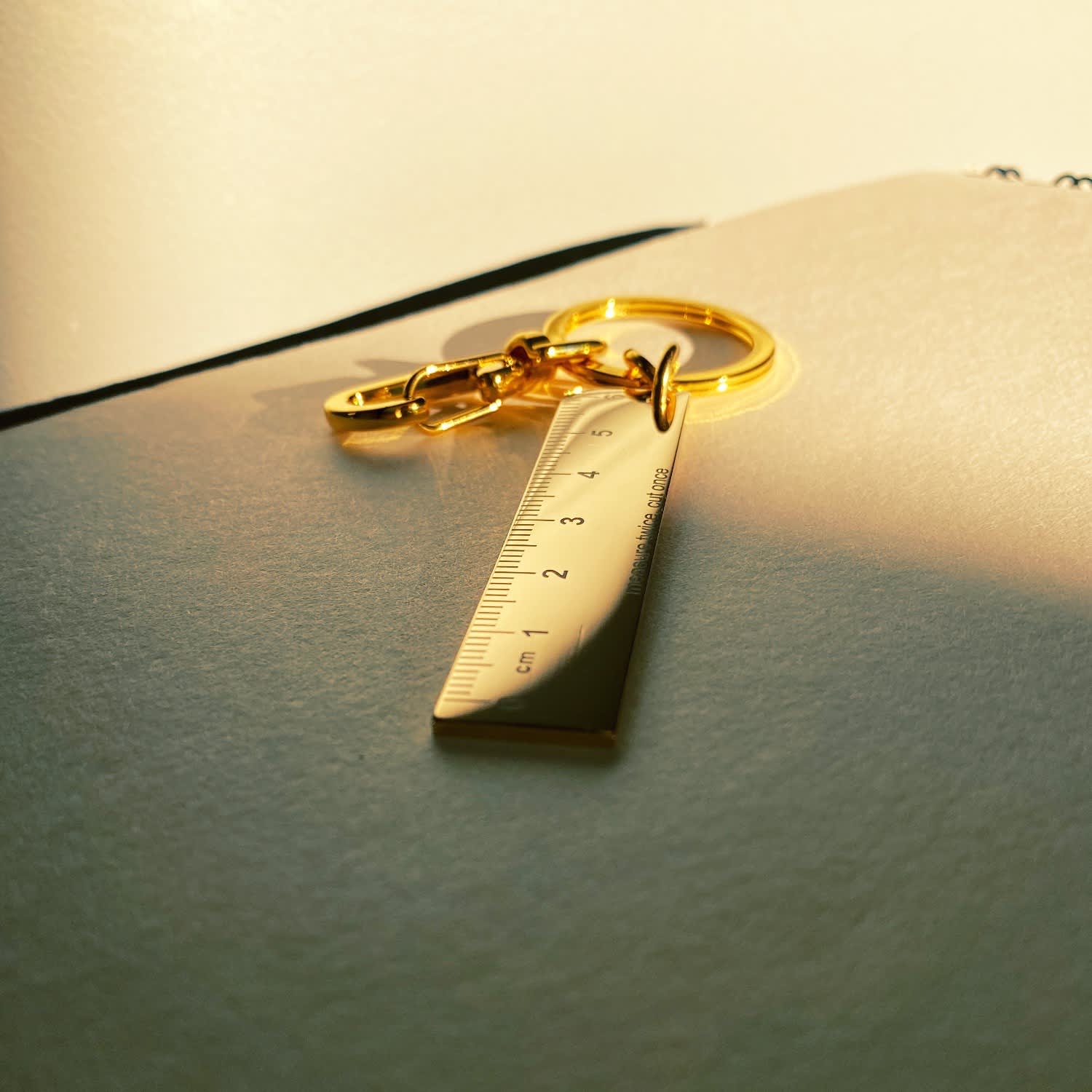MEIYOUJU AM 2 Pieces Key Chain 3mm Thickened Brass Ruler Small Metal Ruler  Keychain Decoration Gold Bar Key Ring Gold Straight Ruler Metal Bookmark