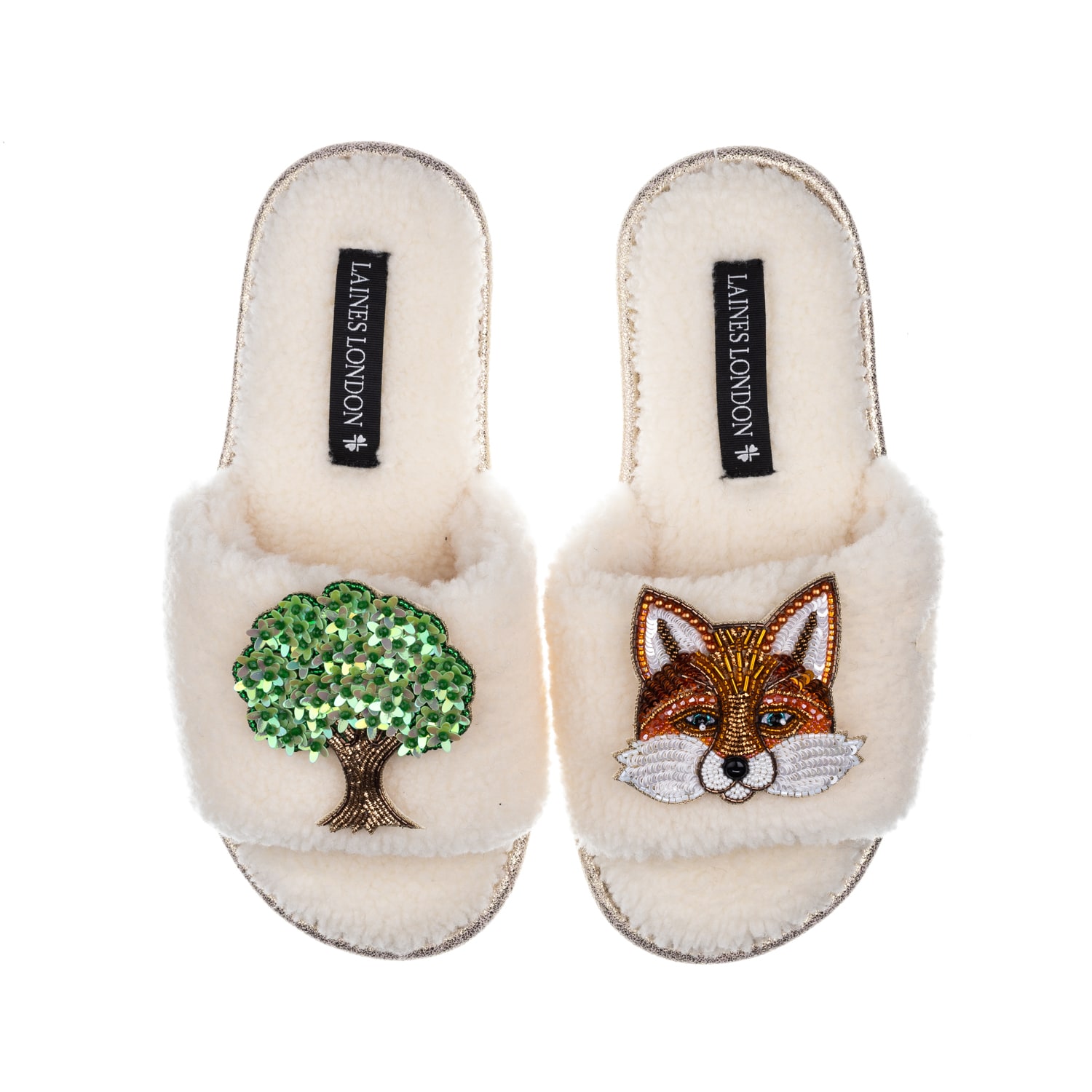 Laines London Women's White Teddy Toweling Slipper Sliders With Oak Tree & Fox Brooches - Cream In White