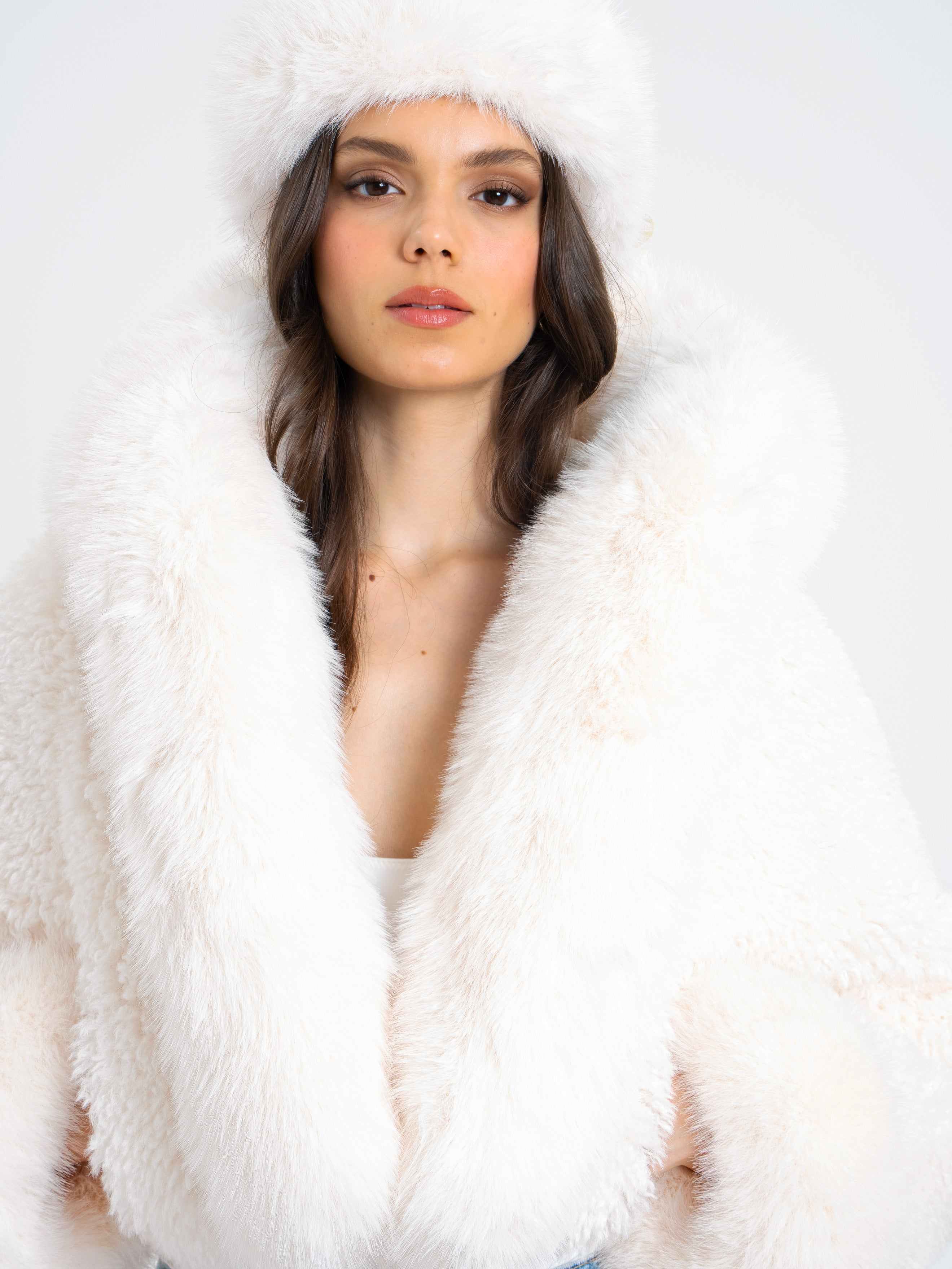 【THINK FUR】Popcorn Fur Raglan Jacket Kali White Cropped Vegan Fur Jacket With Hood