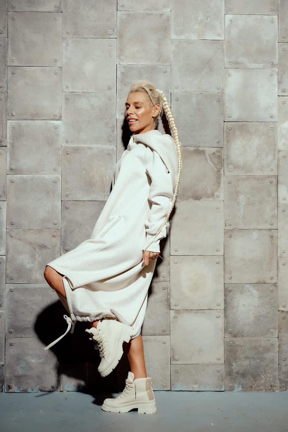 oversize-cream-hoodie- 