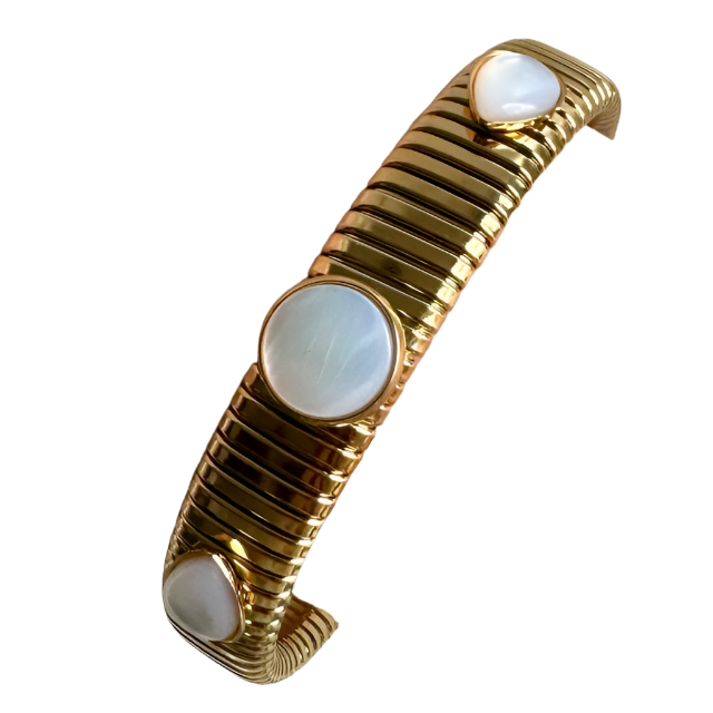Laura Gray Women's White Round & Pear Shaped Mother Of Pearl Gold Omega Bracelet