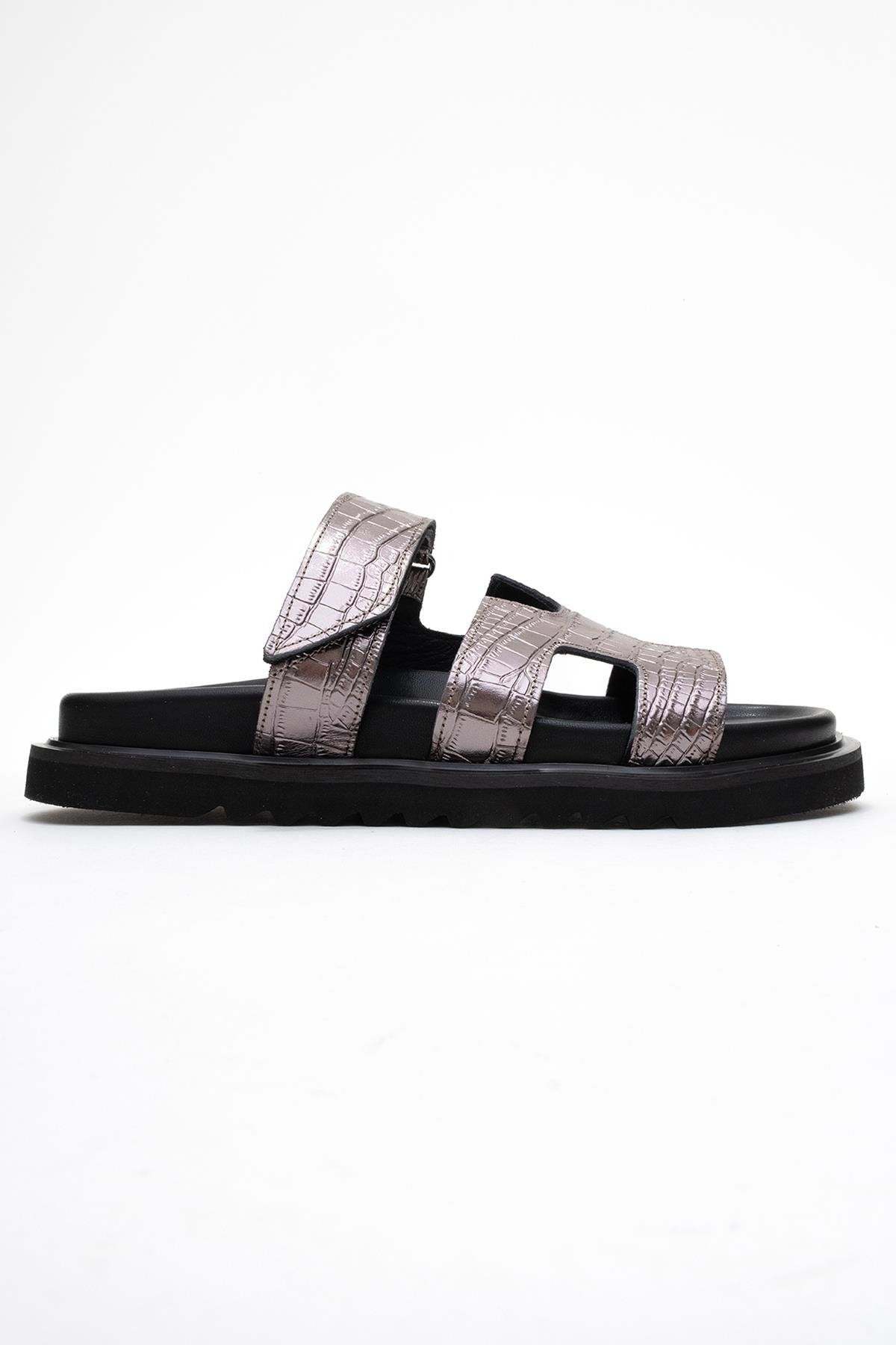 Forever & Always Shoes Women's Gold Loana Platinum Leather Slide Sandal In Black