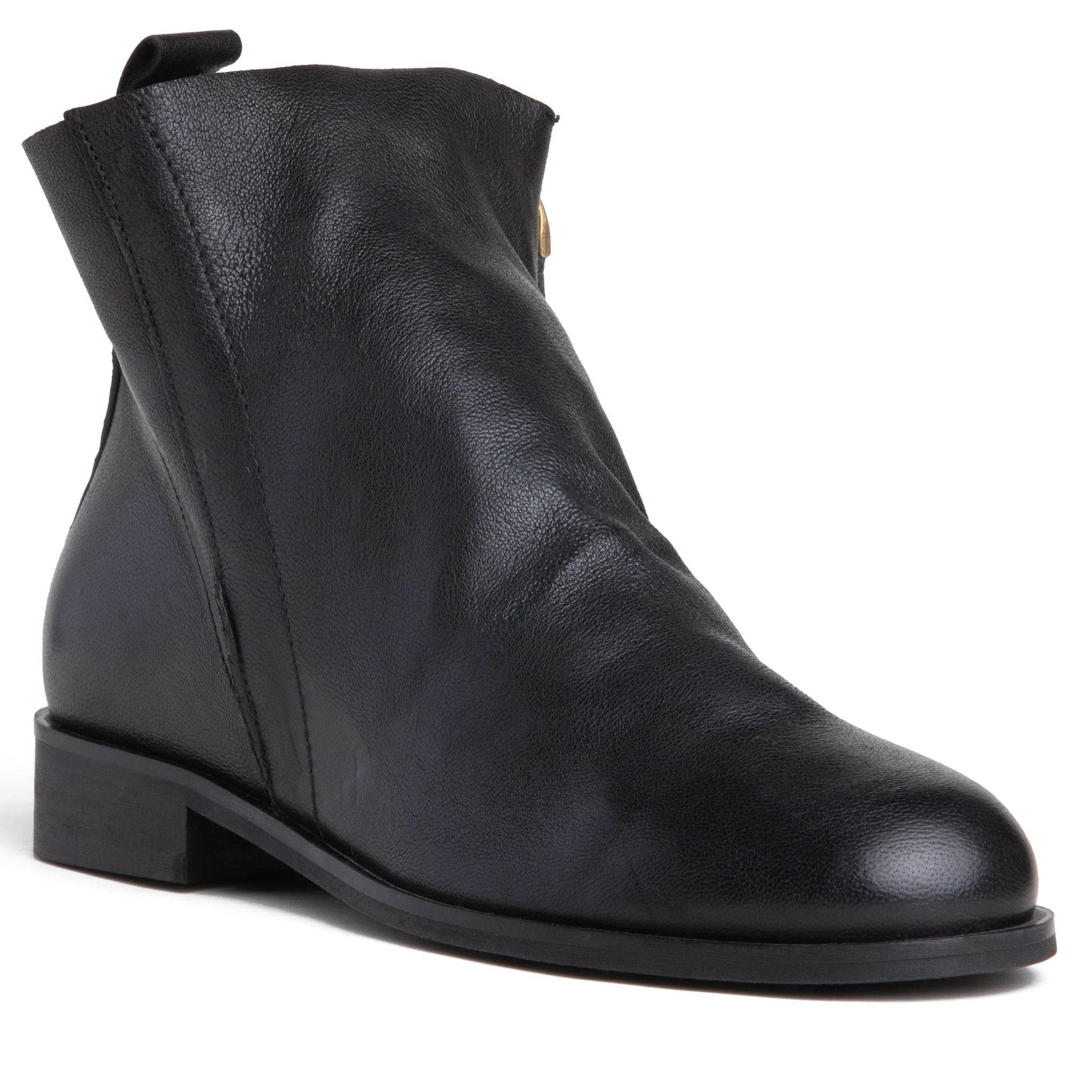 Beautiisoles By Robyn Shreiber Made In Italy Women's Renata Black Leather Chelsea Flat Ankle Bootie In Black