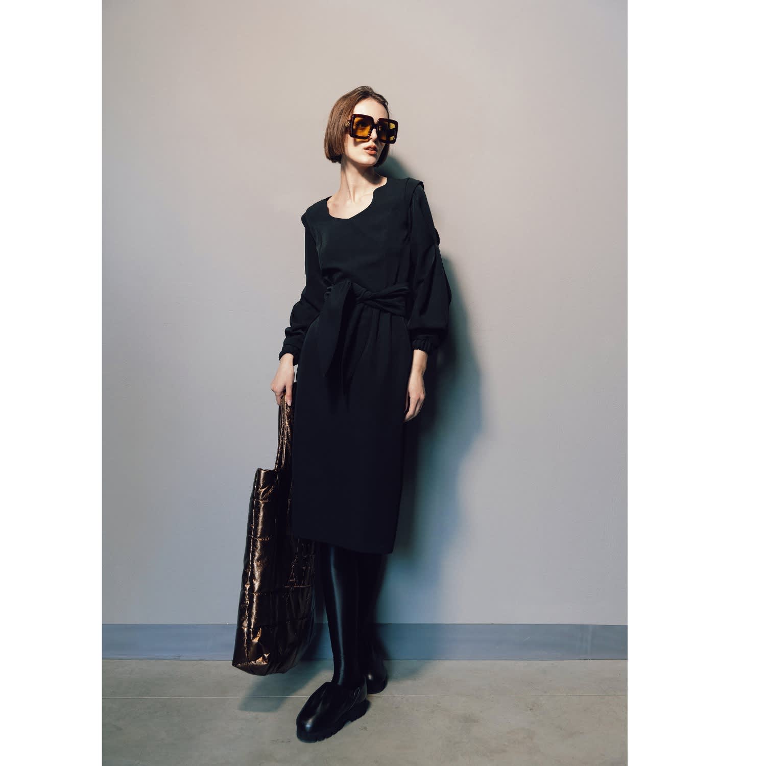 Designer Fitted Midi Dress With Belt - Black | Julia Allert