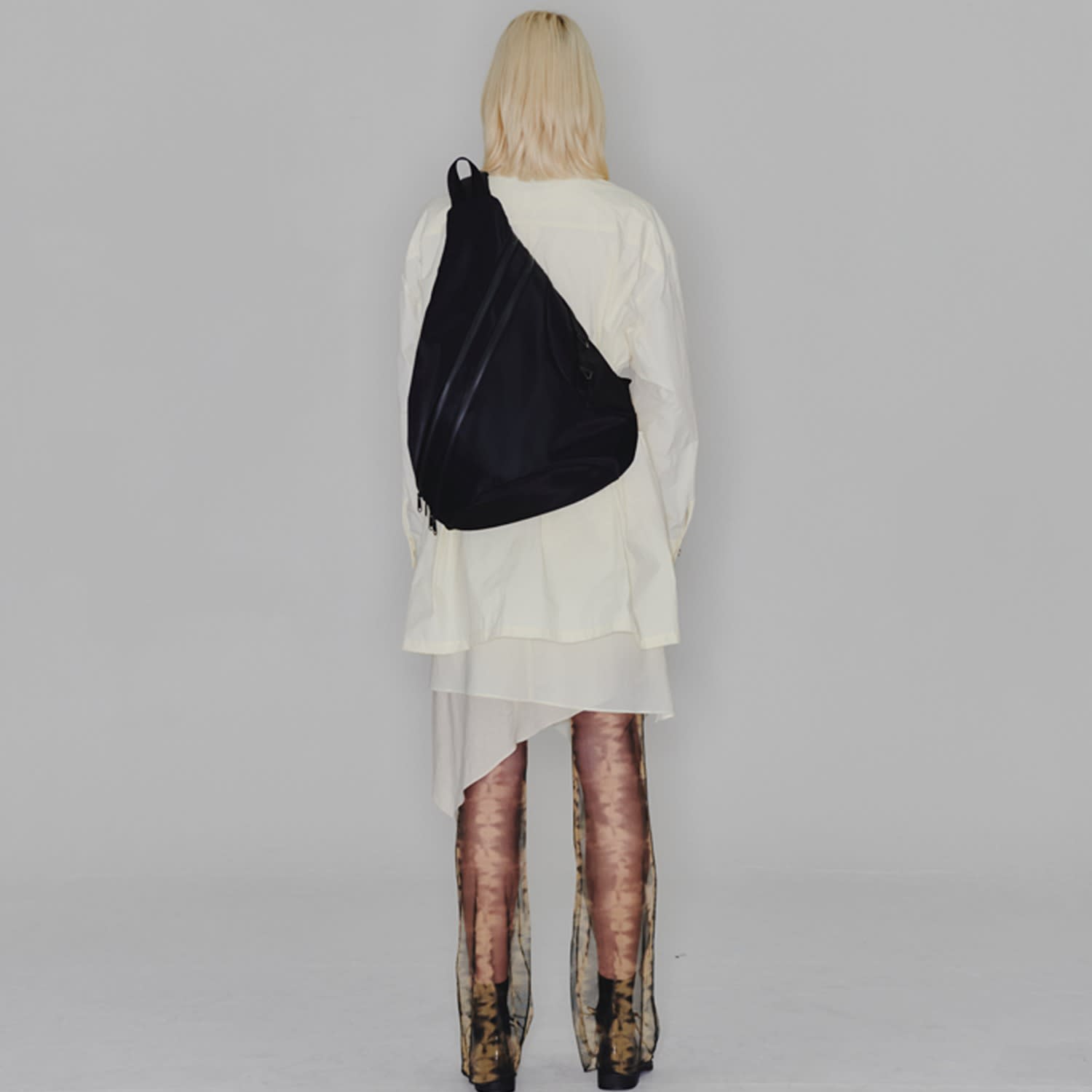 ☆HAH ARCHIVE☆ Hybrid Messenger Bag Black S#hmbla Hybrid Messenger Bag - Black | HAH ARCHIVE | Wolf & Badger