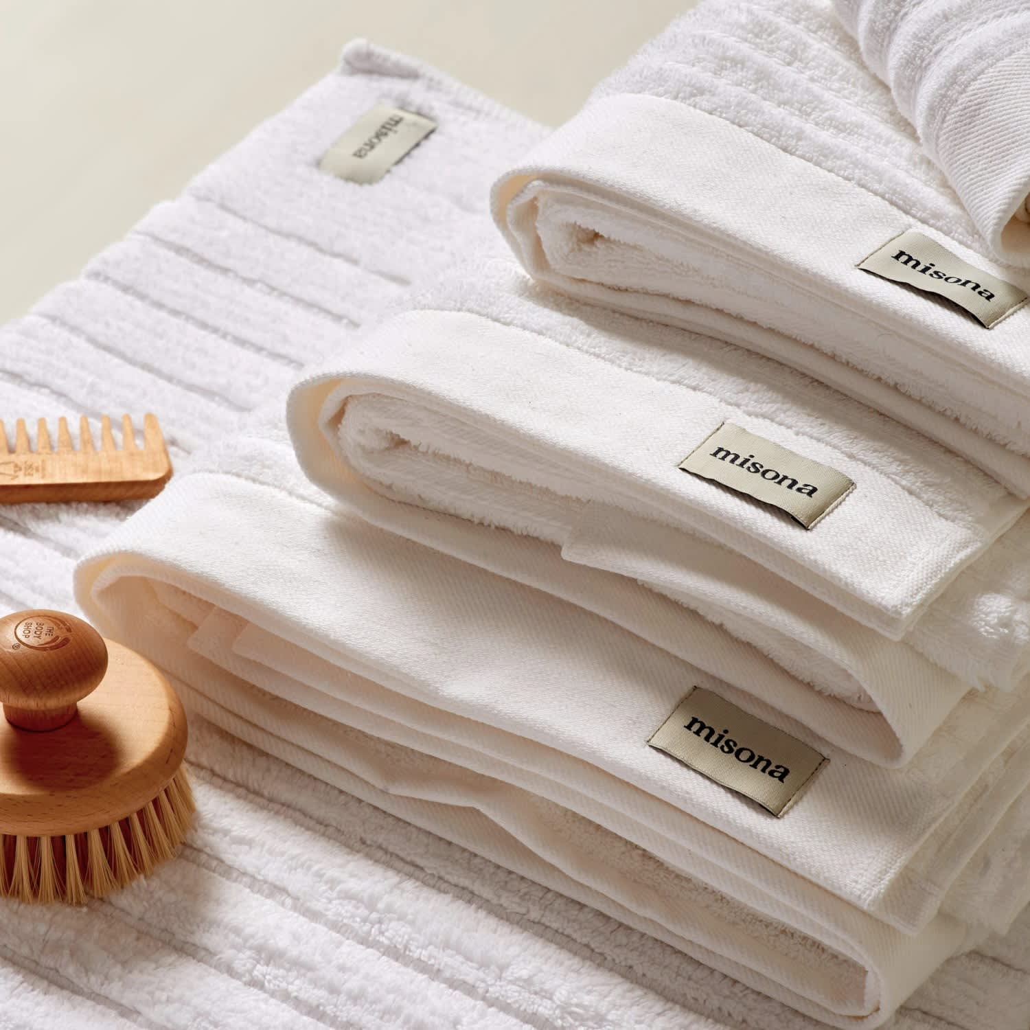 https://res.cloudinary.com/wolfandbadger/image/upload/s--zQN0qcbp--/q_auto:eco/products/organic-cotton-minimo-towel-bale-white__b71c2e49dc49b1230c36be881ab7a0d1