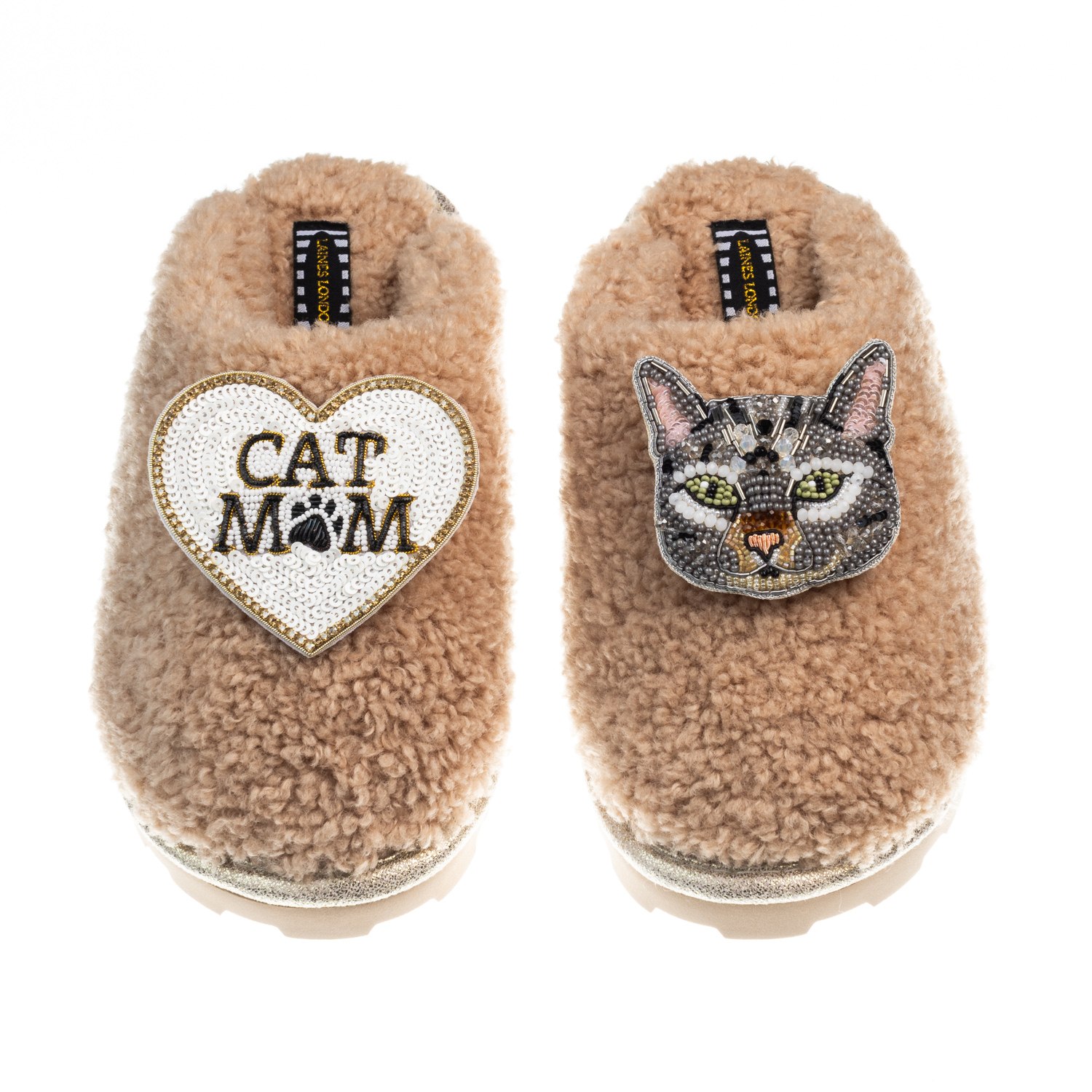 Laines London Women's Brown Teddy Closed Toe Slippers With Pebbles Cat & Cat Mum / Mom Brooches - Toffee In Brown