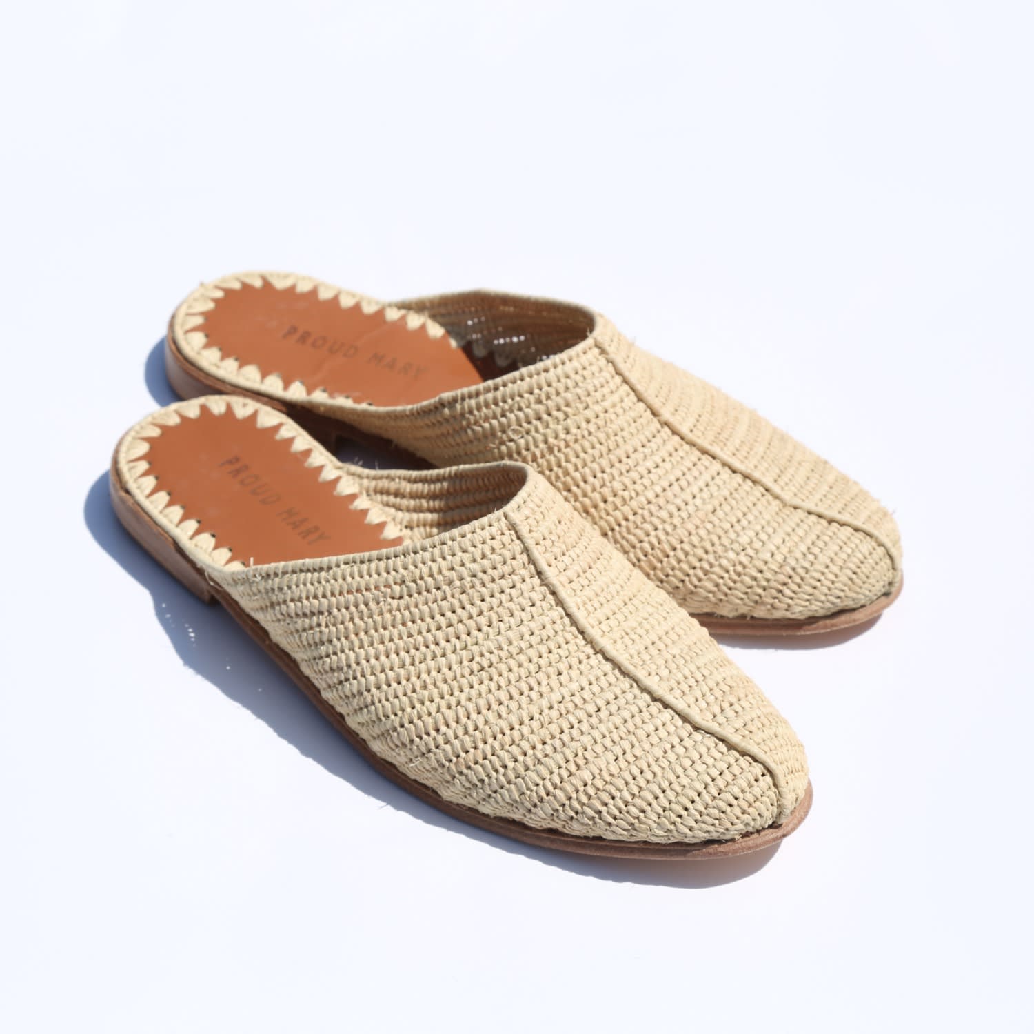 closed toe slides