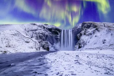 Nordlichter am Wasserfall Skogafoss