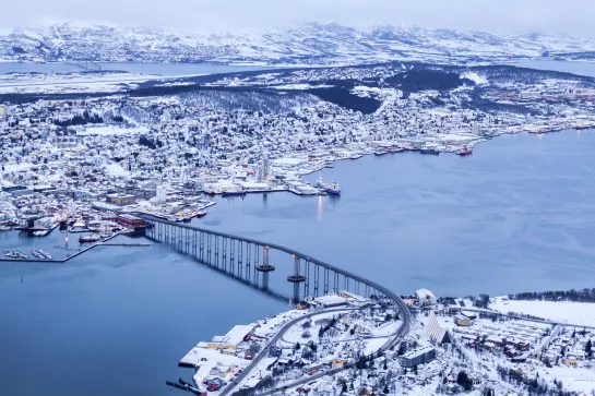 Brücke zwischen Insel und Festland in Tromsø