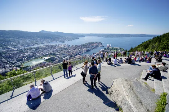Aussicht auf Bergen vom Hausberg Fløyen