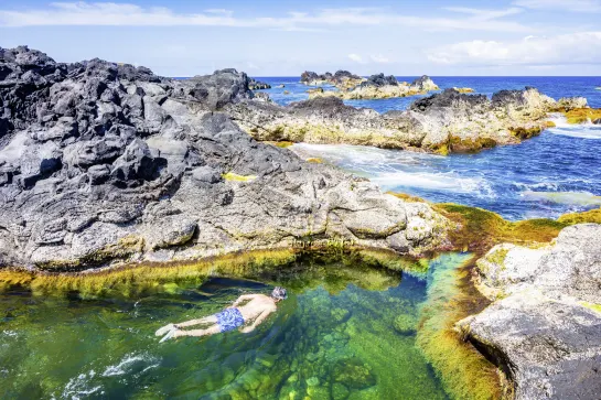 Schwimmen im Naturpool