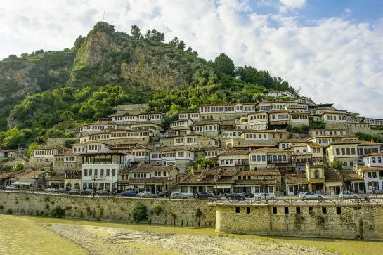 Blick auf den Stadtteil Mangalemi