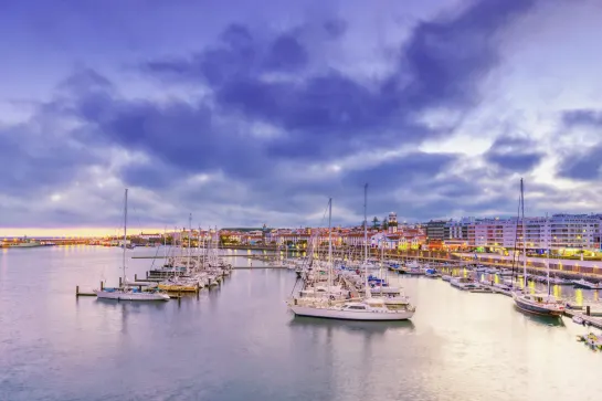 Ponta Delgada mit Blick auf den Yachthafen