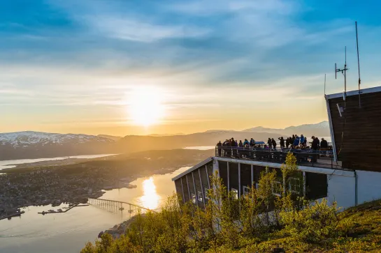 Blick vom Storsteinen auf die Stadt Tromsø