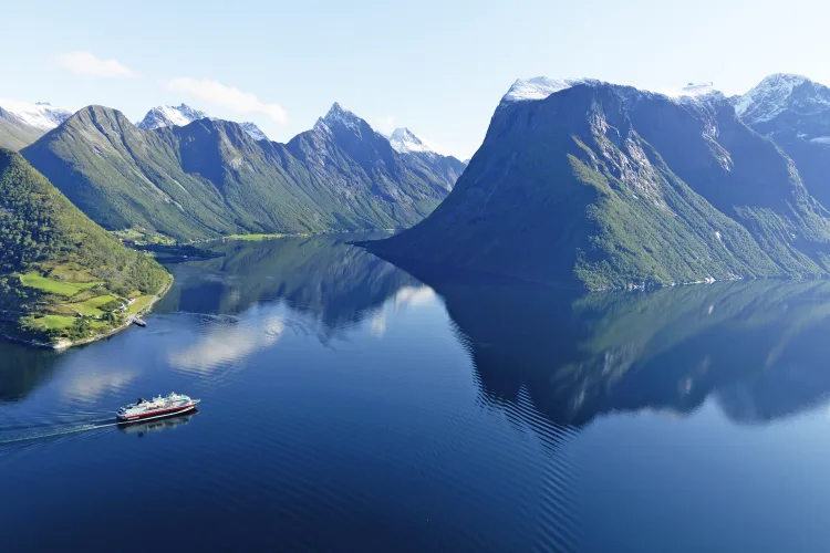 MS Nordnorge, Hjørundfjord