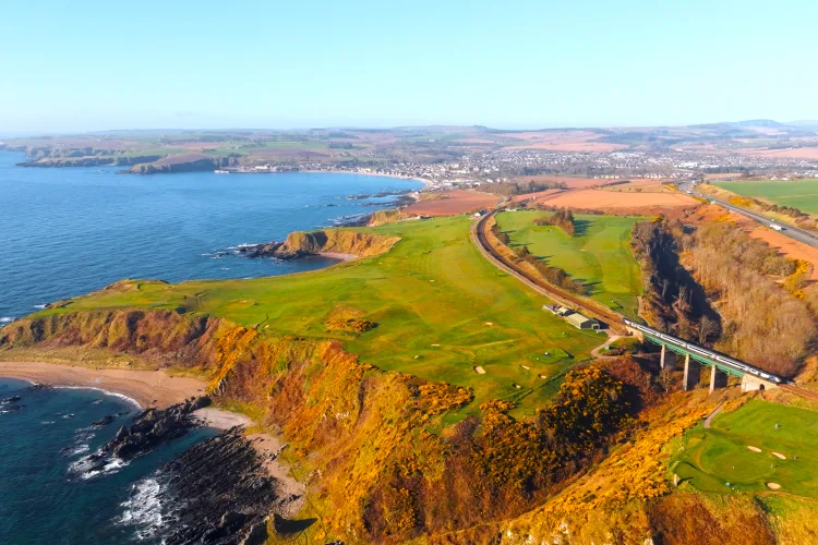 Zugfahrt entlang der Ostküste