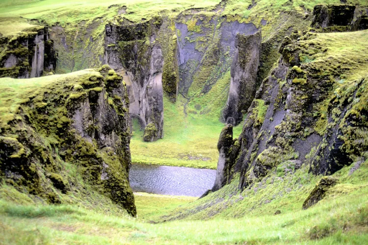 Fjadrargljufur Canyon